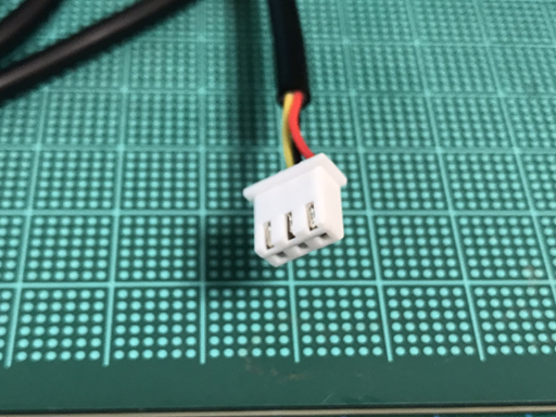 DS18B20 のリード線に圧着した XH コネクタ