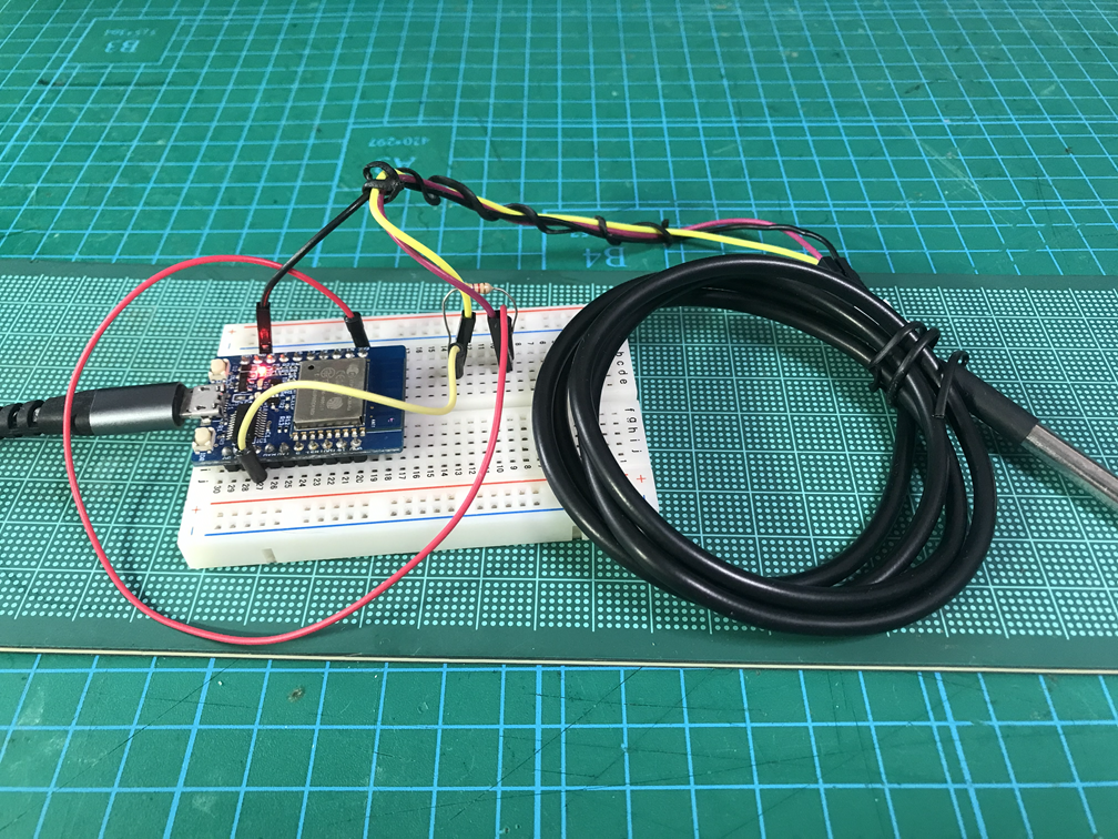 ESPr Developer に DS18B20 防水プローブとプルアップ抵抗を配線したブレッドボード